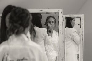 Přípravy nevěsty - svatba ve svatební stodole Most