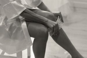 Přípravy nevěsty - svatba ve svatební stodole Most