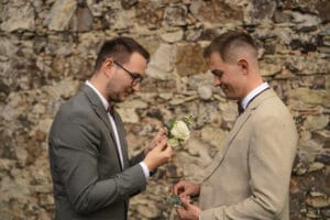 Přípravy ženicha - svatba ve svatební stodole Most