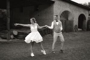 Novomanželé - svatební stodola Most