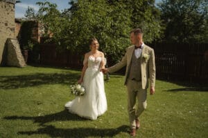 Novomanželé - svatební stodola Most